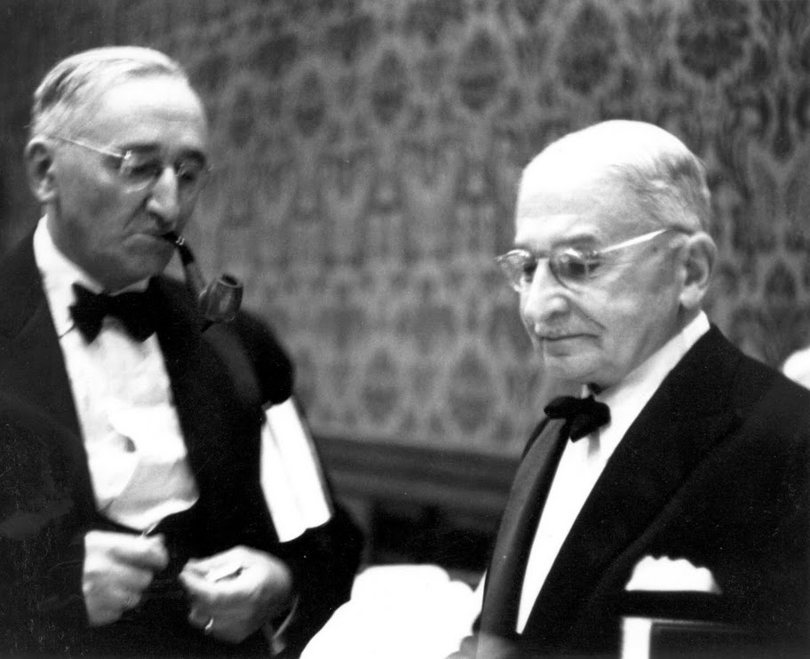 Ludwig von MIses y Friedrich A. Hayek. Principales exponentes de la Escuela Austriaca de Economía.